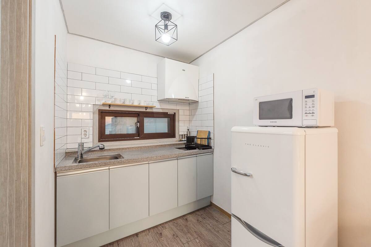 superior double room, terrace, ocean view (pico) | private kitchen | fridge, microwave, stovetop, electric kettle