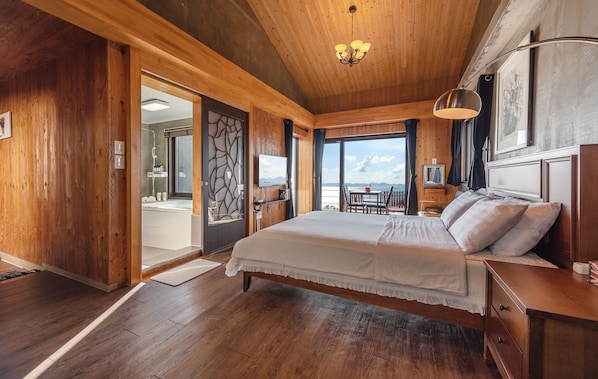 Habitación doble Deluxe, hidromasaje, vista al océano (FreeWilly) | Ropa de cama de alta calidad, cortinas blackout y insonorización