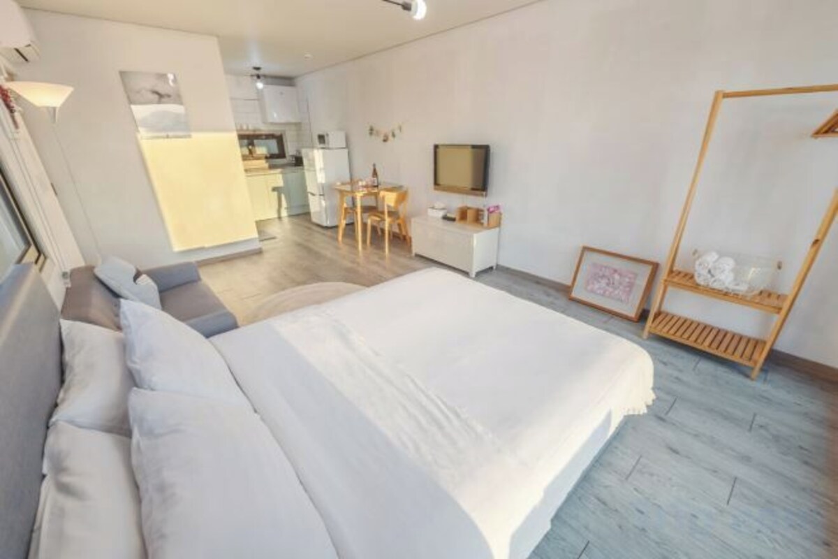 Premium bedding, blackout drapes, soundproofing, WiFi (free)