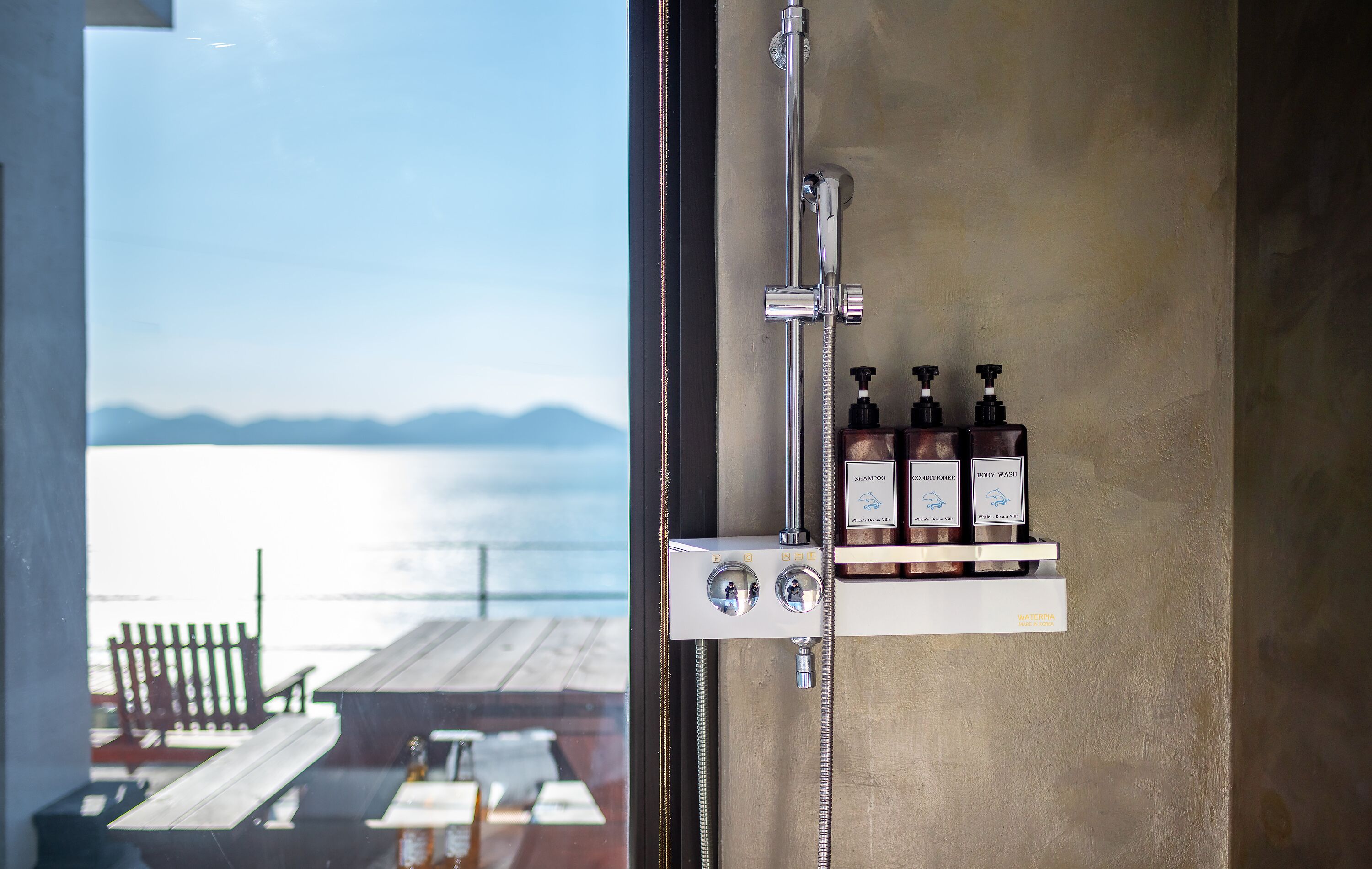 deluxe double room, jetted tub, ocean view (mobydick) | bathroom shower