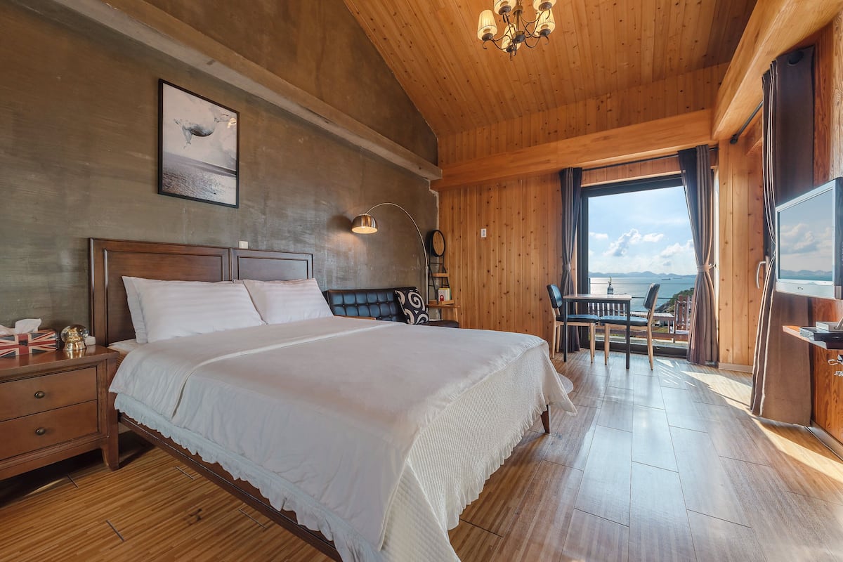 Deluxe Double Room, Jetted Tub, Ocean View (MobyDick) | Premium bedding, blackout drapes, soundproofing, free WiFi