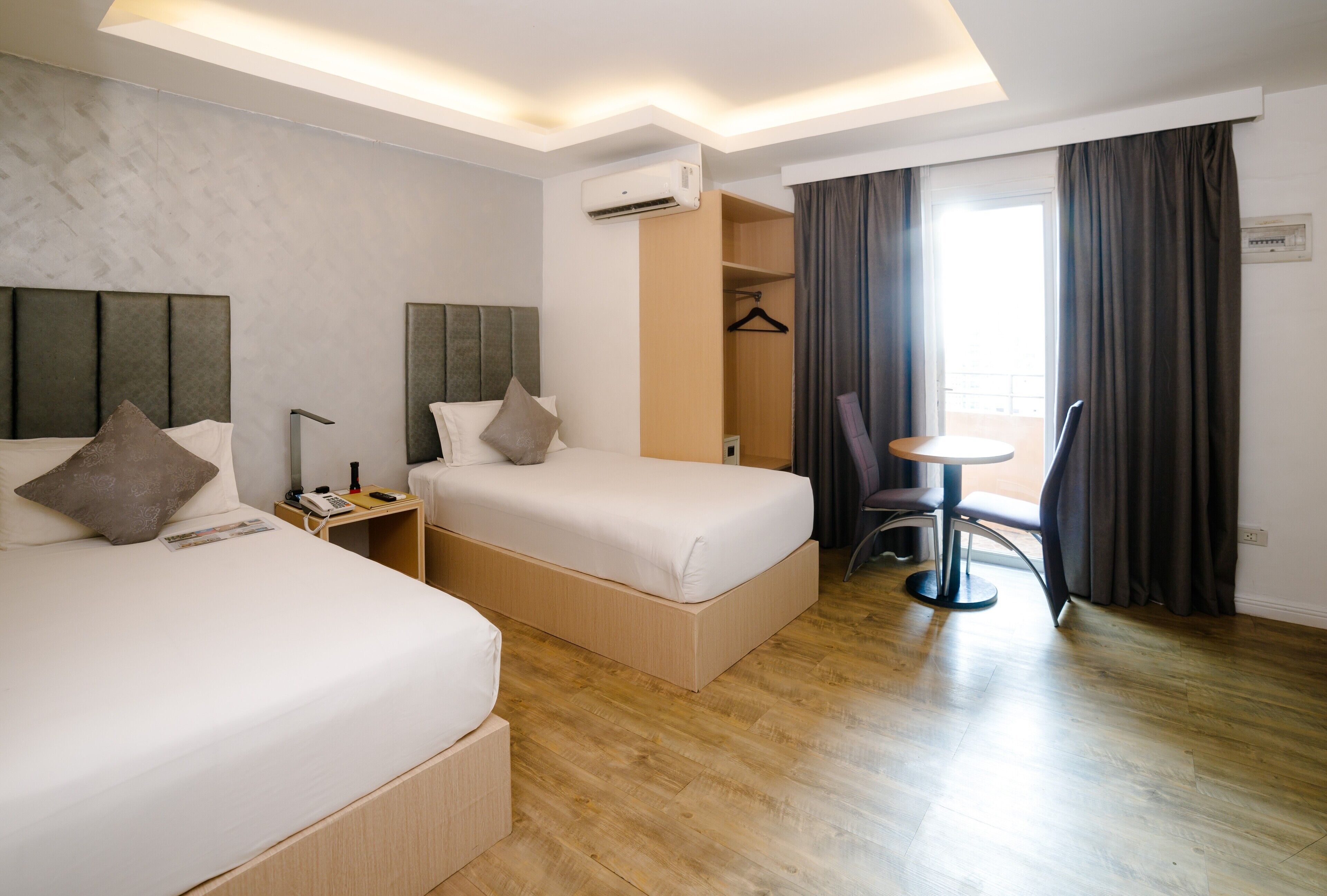 Foto - Regency Grand Suites