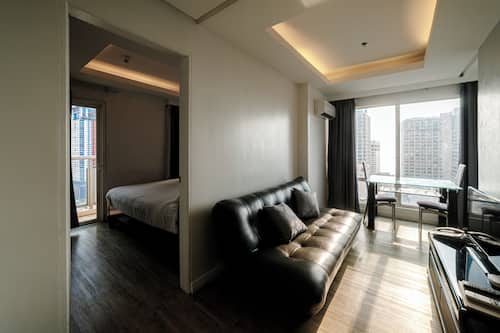 Suite, 1 slaapkamer | Hypoallergeen beddengoed, een kluis op de kamer, individueel gedecoreerd