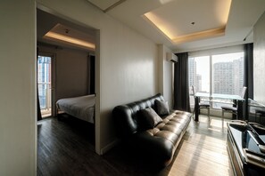 Suite, 1 Schlafzimmer | Allergikerbettwaren, Zimmersafe, individuell dekoriert