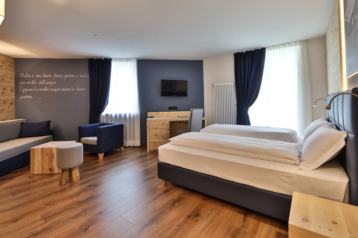 junior suite (lake) | minibar, in-room safe, desk, soundproofing