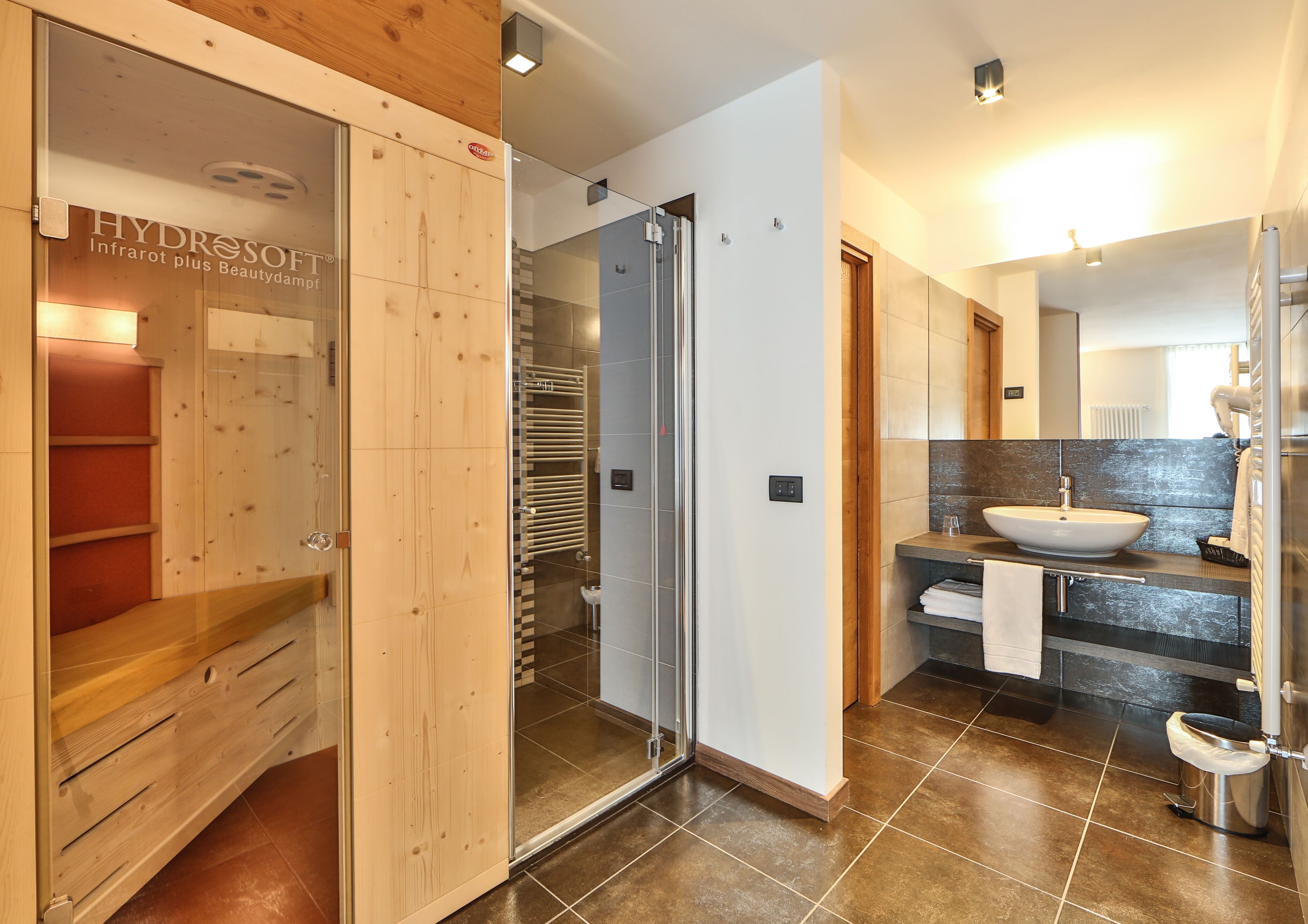 suite, sauna (mountain) | bathroom | shower, free toiletries, hair dryer, bidet