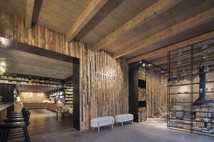 供应早餐、午餐和晚餐，国际美食，室外就餐