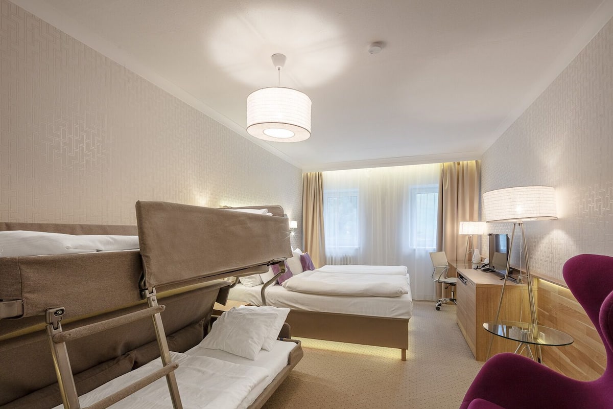 1 bedroom, hypo-allergenic bedding, minibar, in-room safe