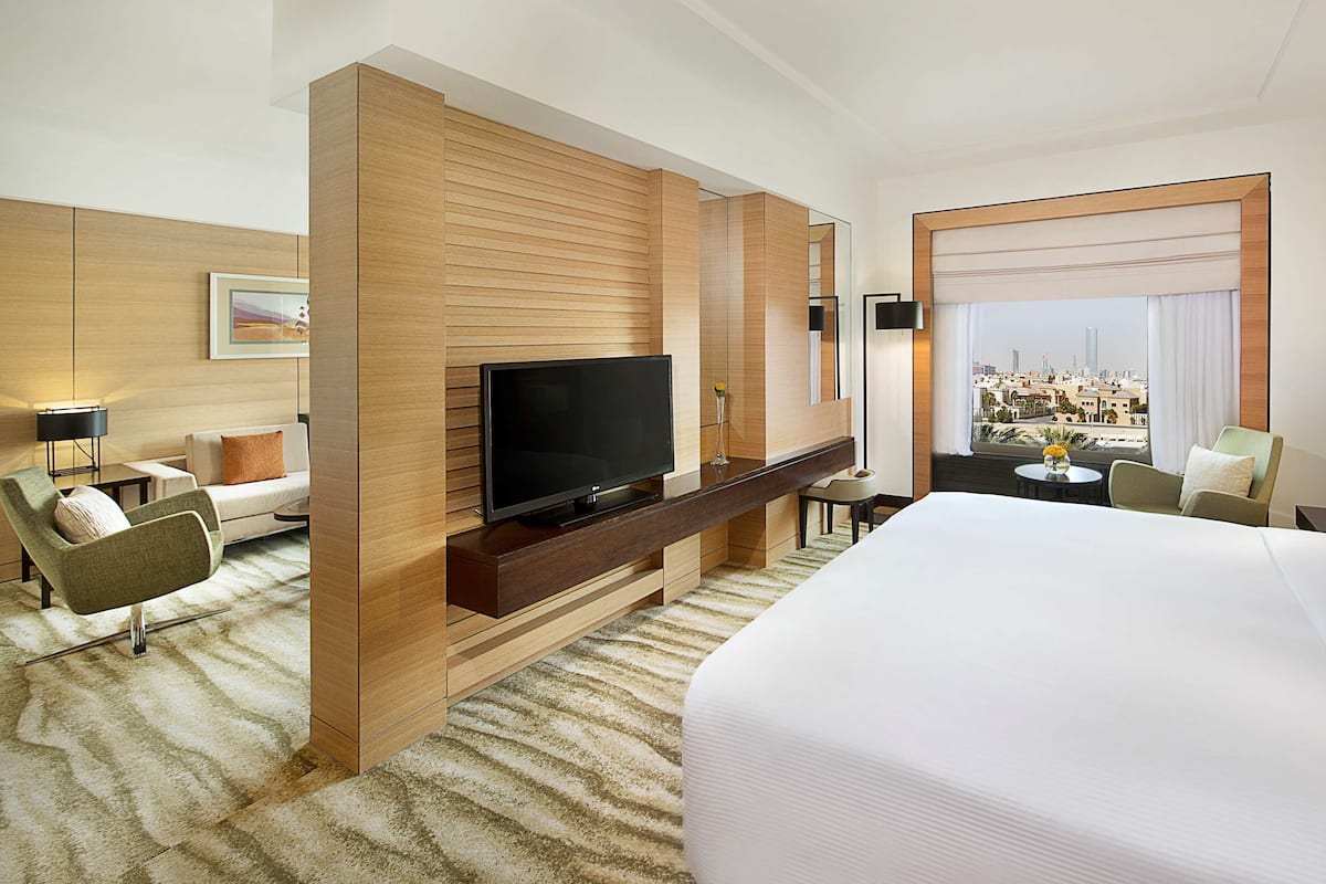 1 bedroom, premium bedding, in-room safe, desk