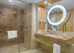 Bathroom shower - DoubleTree by Hilton Riyadh - Al Muroj Business Gate (Riyadh)