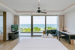 Studio Suite, 1 King Bed, Balcony, Ocean View | Premium bedding, down comforters, free minibar, in-room safe - The Westin Blue Bay Resort & Spa (Lingshui)