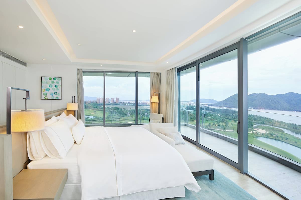 suite, 1 bedroom, balcony, golf view | premium bedding, down duvets, free minibar, in-room safe