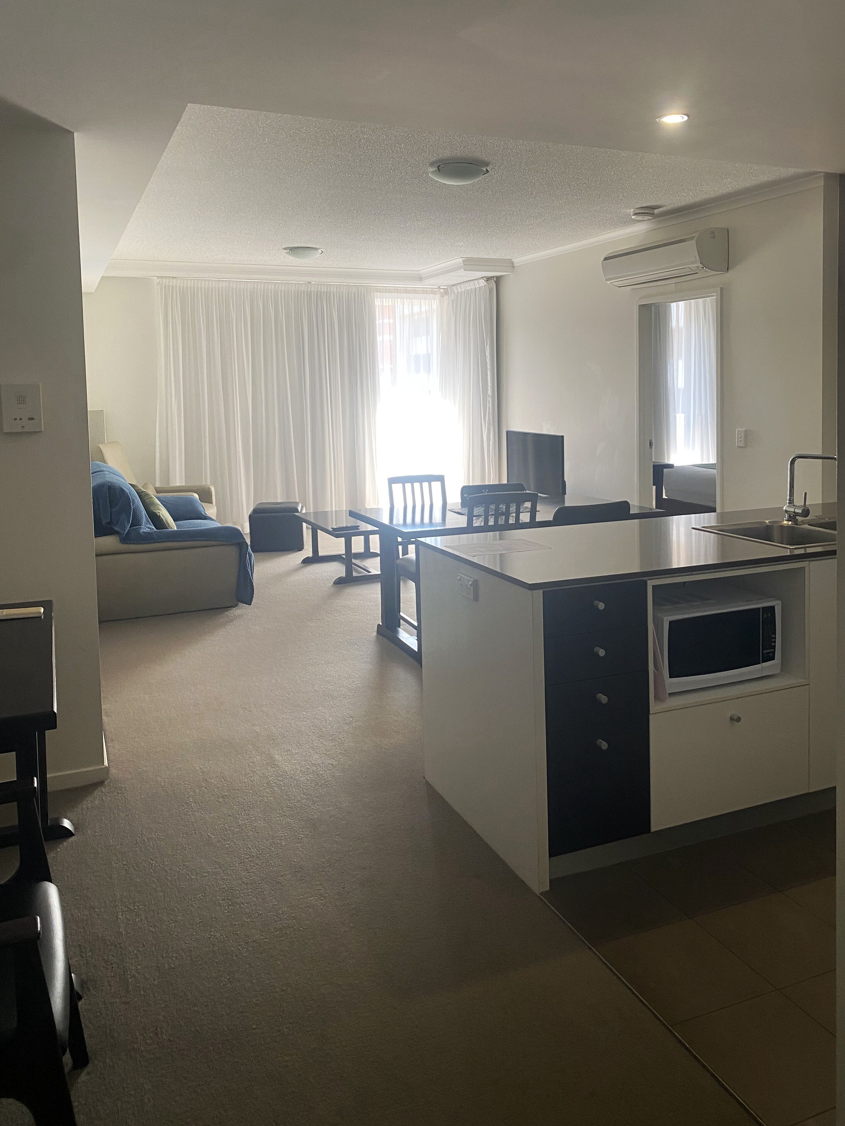 Two Bedroom Apartment "With View" #25 | เครื่องนอนระดับพรีเมียม, โต๊ะทำงาน, ห้องเก็บเสียง, เตารีด/โต๊ะรีดผ้า