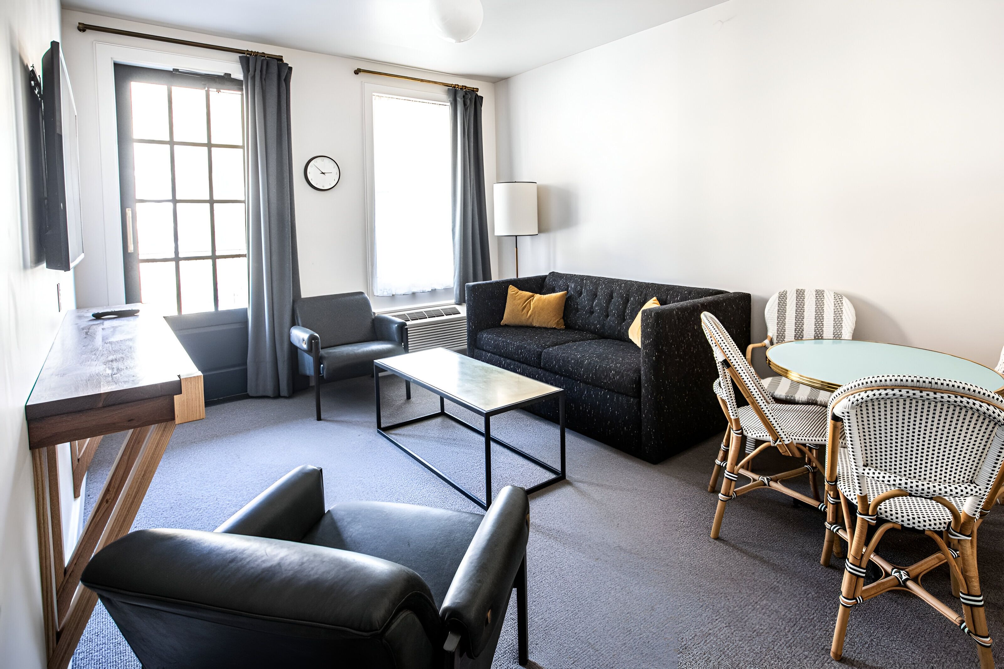 honeymoon suite | living area | flat-screen tv