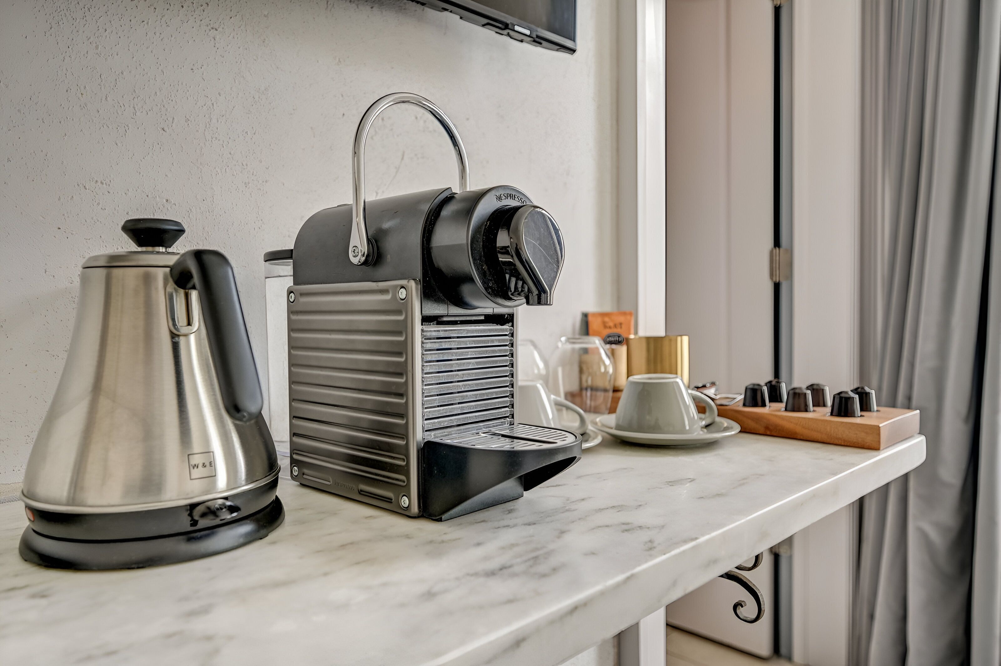 room, 1 king bed | premium bedding, individually decorated, individually furnished