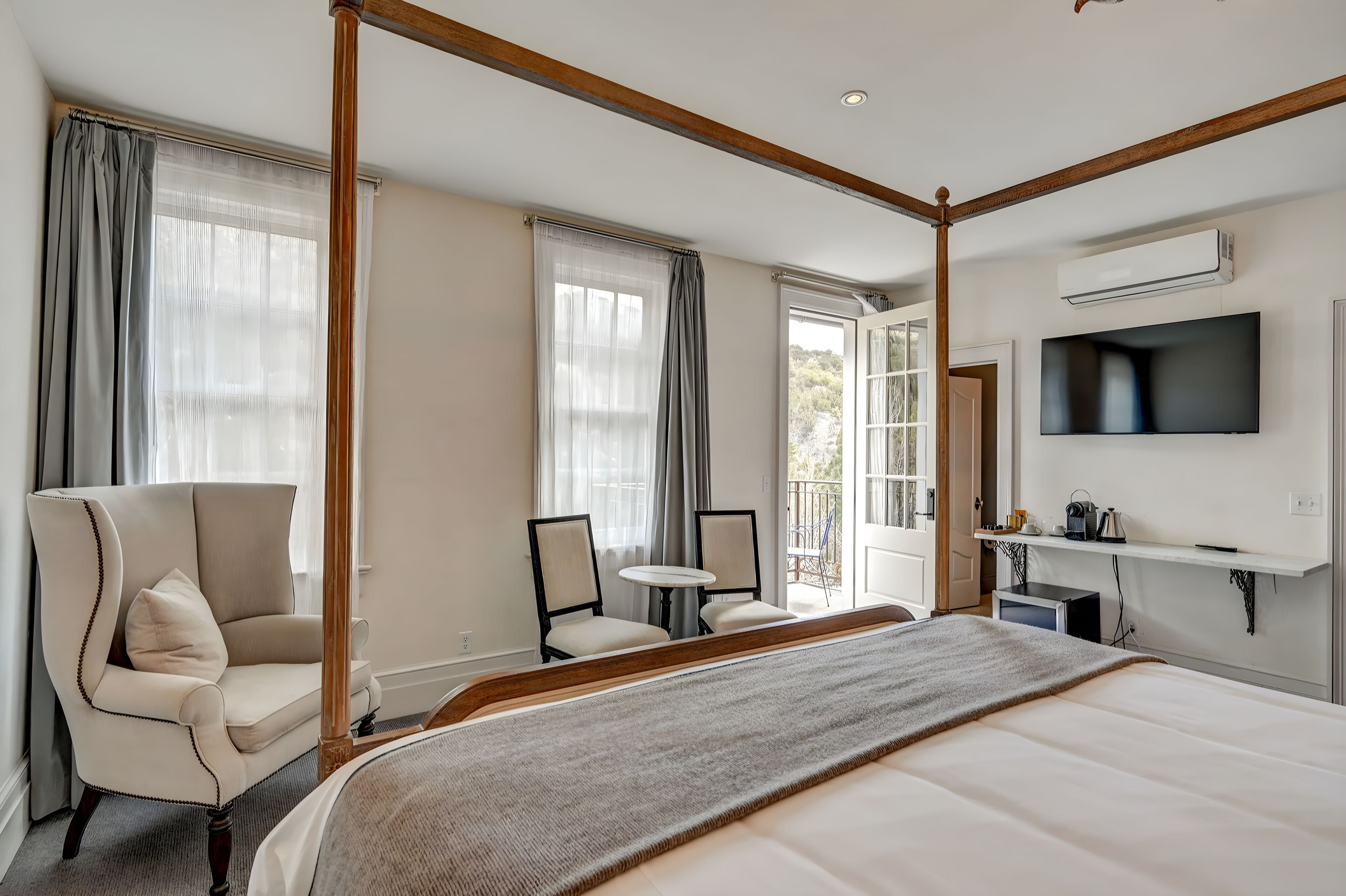 room, 1 king bed (riverfront) | premium bedding, individually decorated, individually furnished