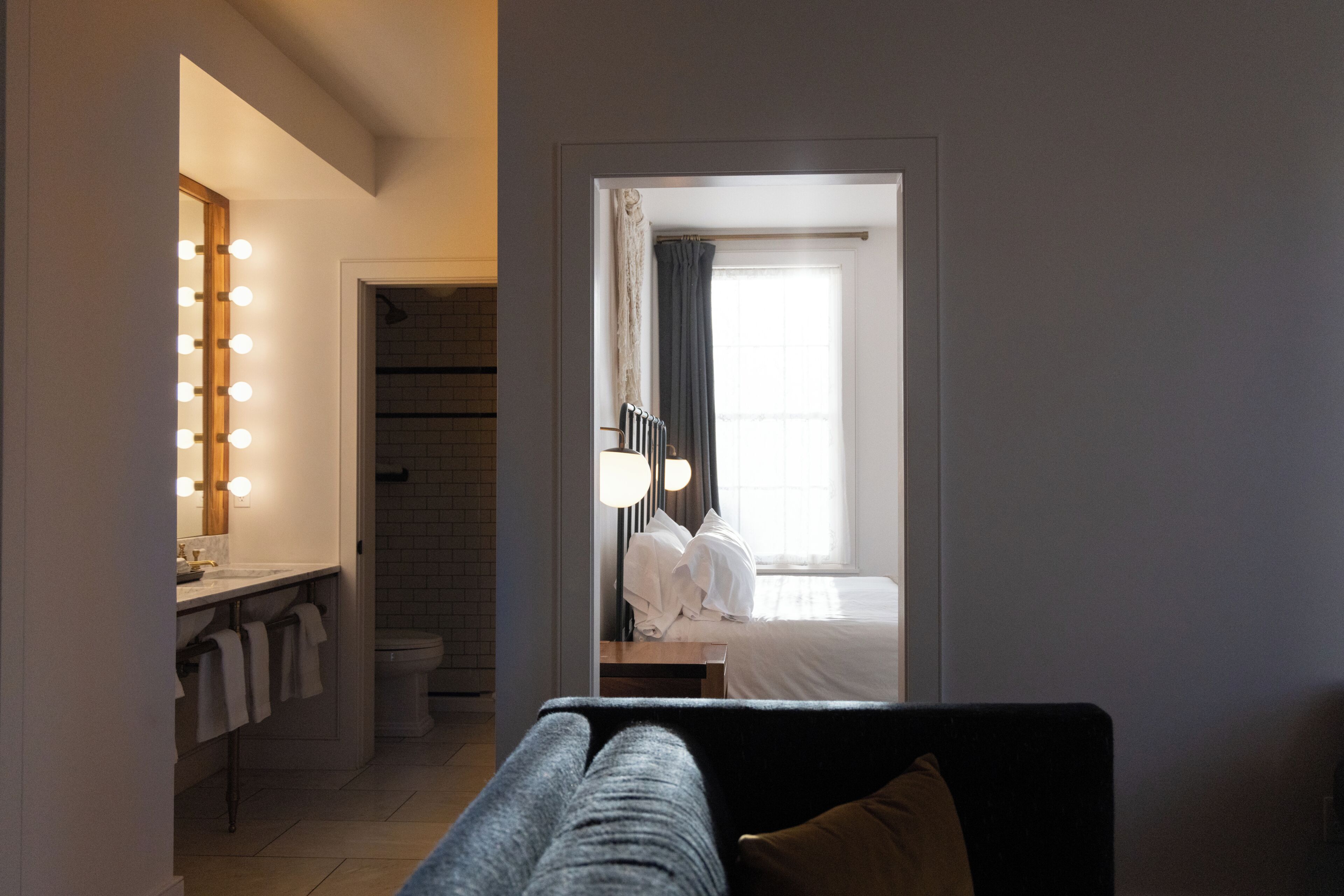 Studio Suite (Westside) | Bathroom | Free toiletries, hair dryer, towels, soap