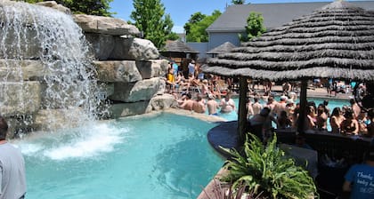 Commodore Resort