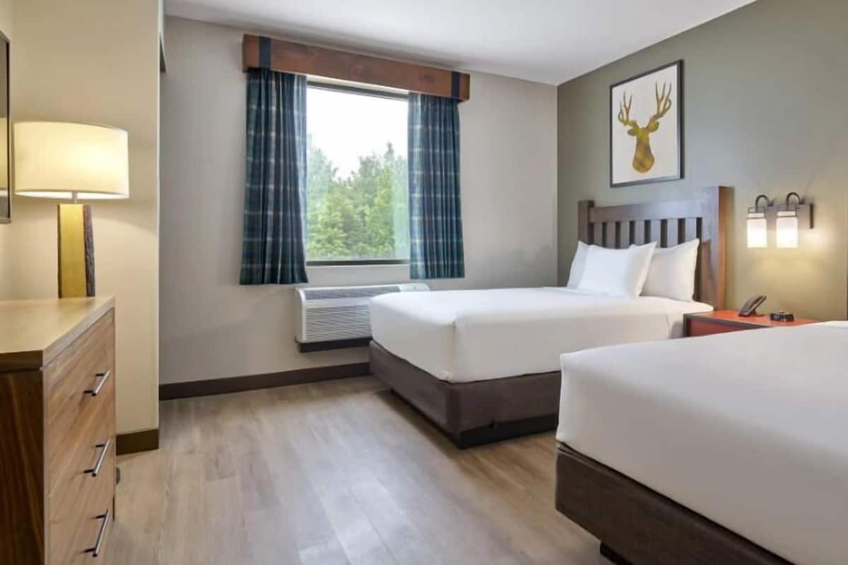 In-room safe, iron/ironing board, alarm clocks, bed sheets