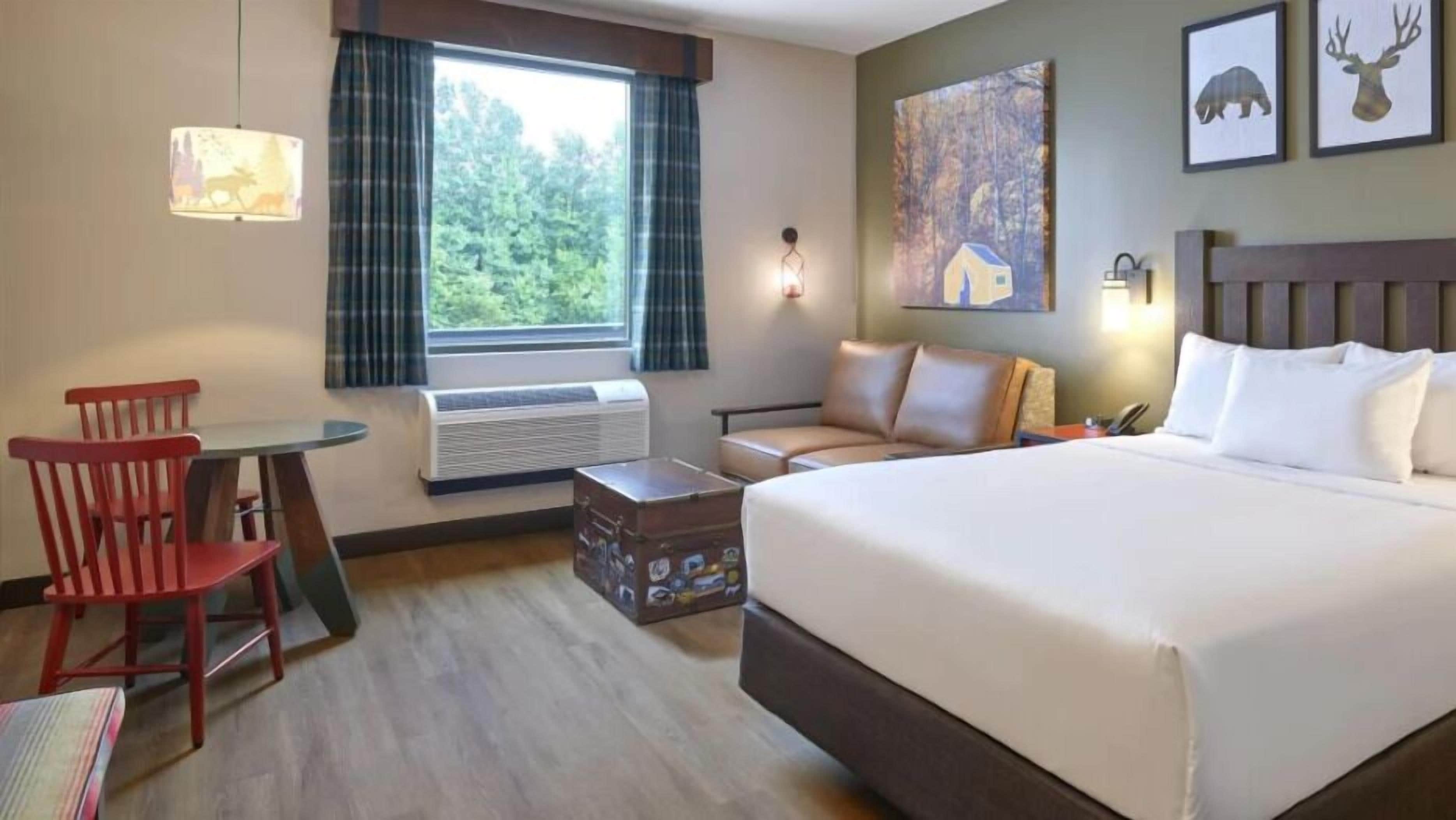 Suite (Junior Cabin Suite - Water Park Incl) | In-room safe, iron/ironing board, bed sheets, alarm clocks