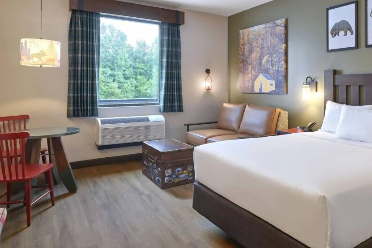 Junior Suite (Cabin) | In-room safe, iron/ironing board, alarm clocks, bed sheets