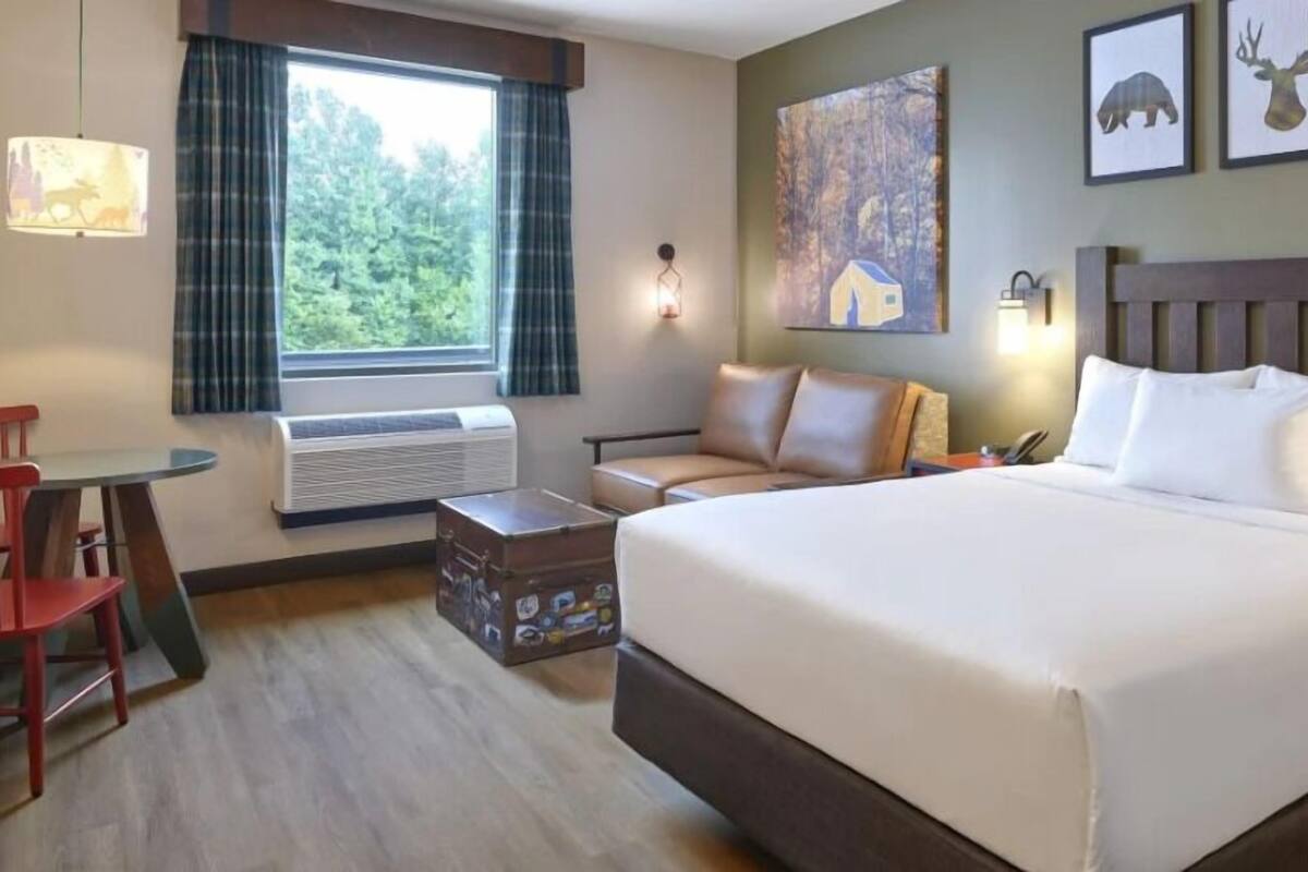 In-room safe, iron/ironing board, alarm clocks, bed sheets