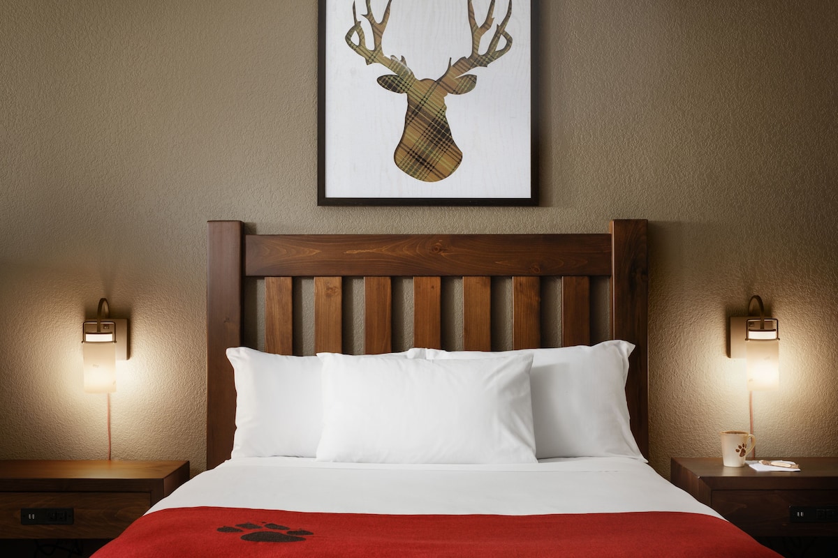In-room safe, iron/ironing board, bed sheets, alarm clocks
