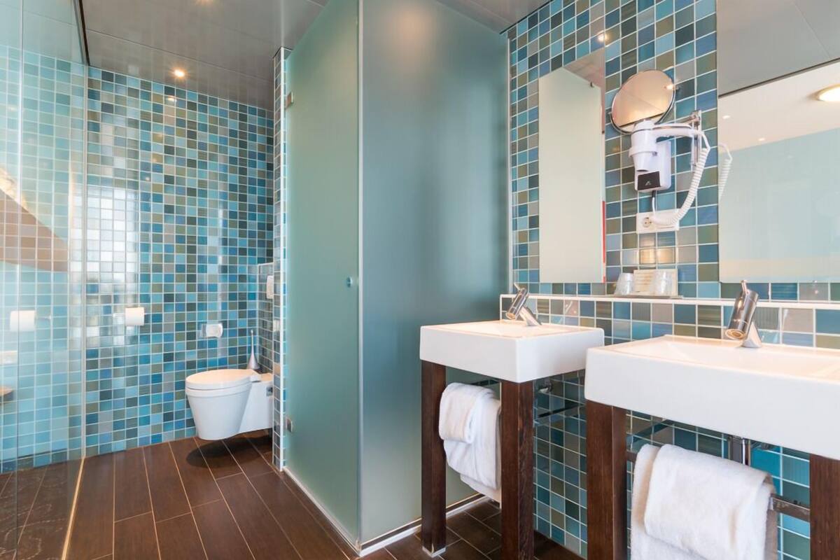 comfort | bathroom | free toiletries, hair dryer, towels, soap