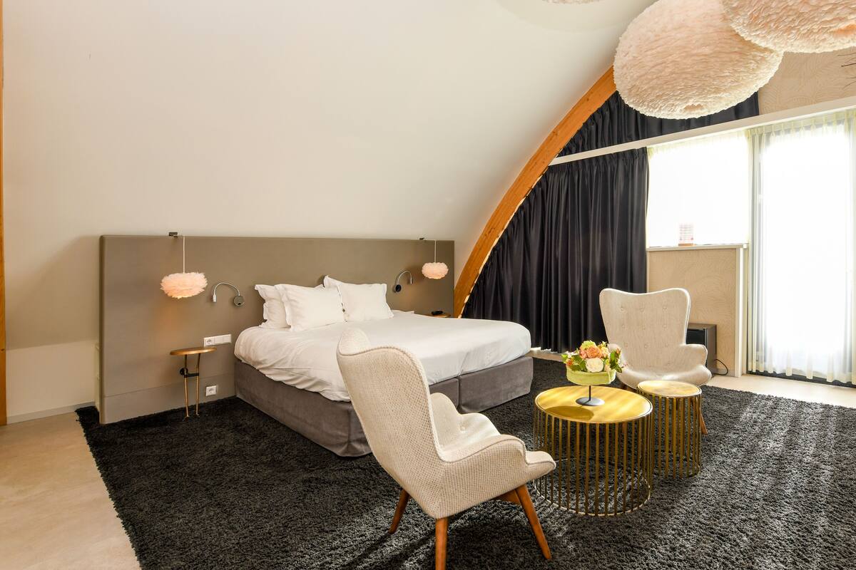 royal studio suite | 1 bedroom, hypo-allergenic bedding, minibar, in-room safe