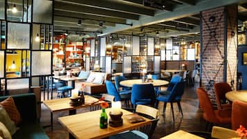 Lunch, dinner served; Regional cuisine, alfresco dining