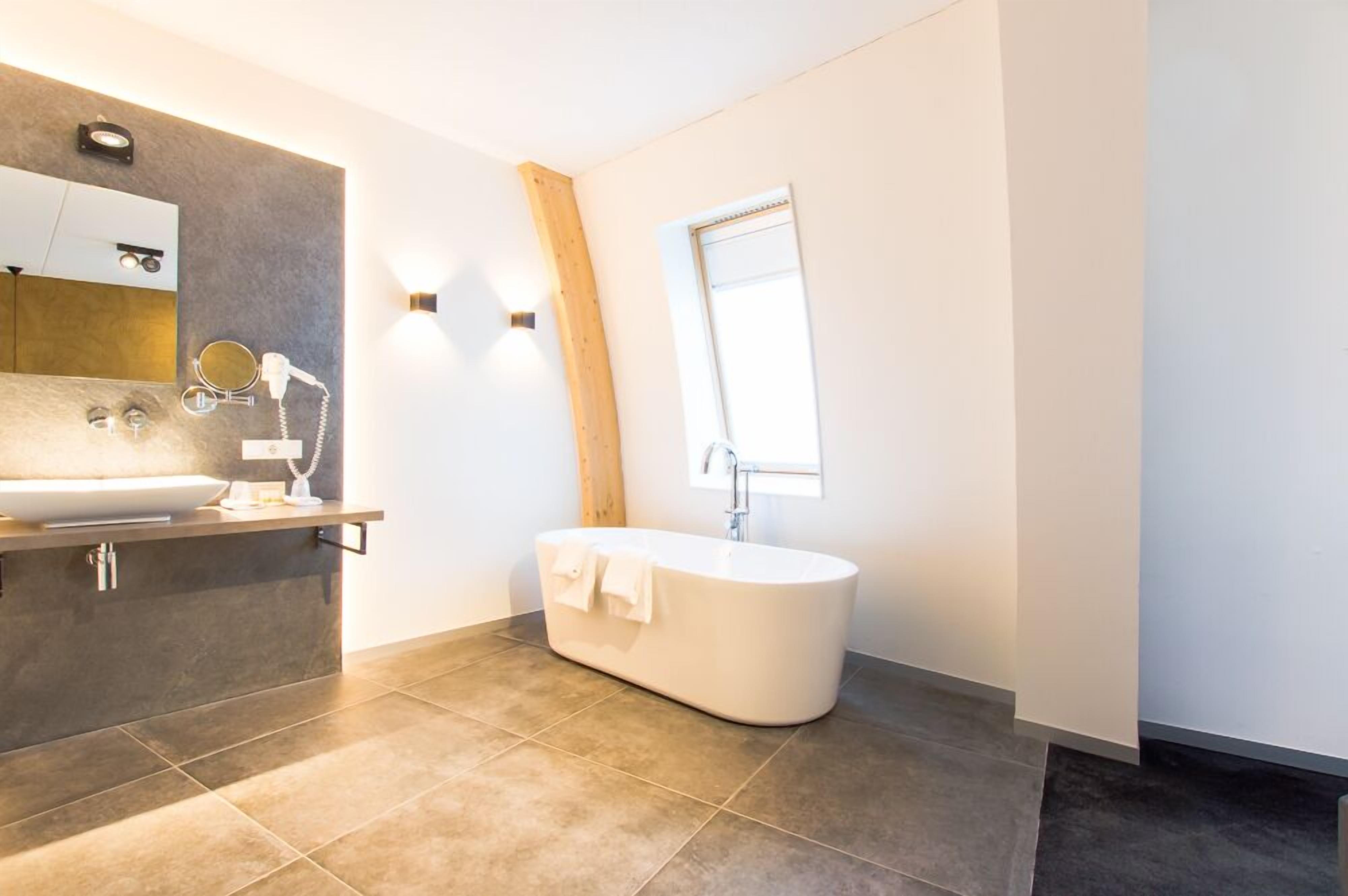 superior plus | 1 bedroom, hypo-allergenic bedding, minibar, in-room safe