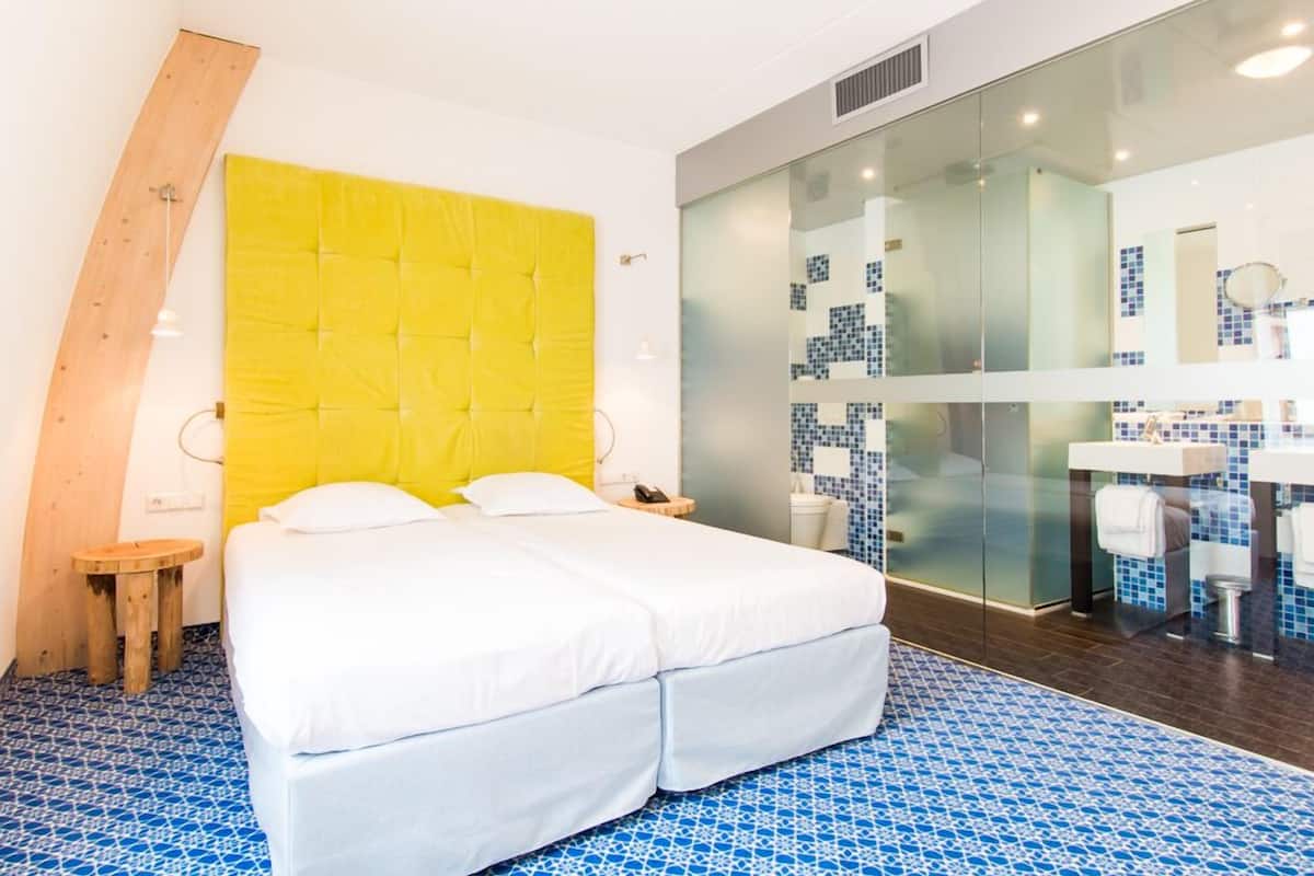 Comfort | Roupas de cama antialérgicas, frigobar, cofres nos quartos, escrivaninha