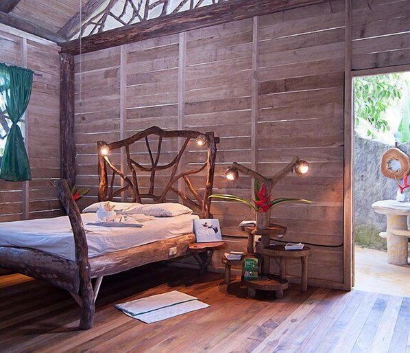 House, 2 Bedrooms, Garden View | In-room dining