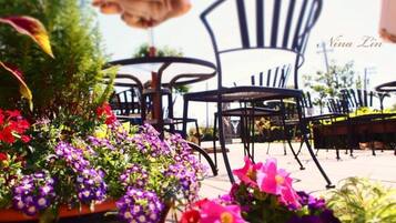 Children’s play area – outdoor