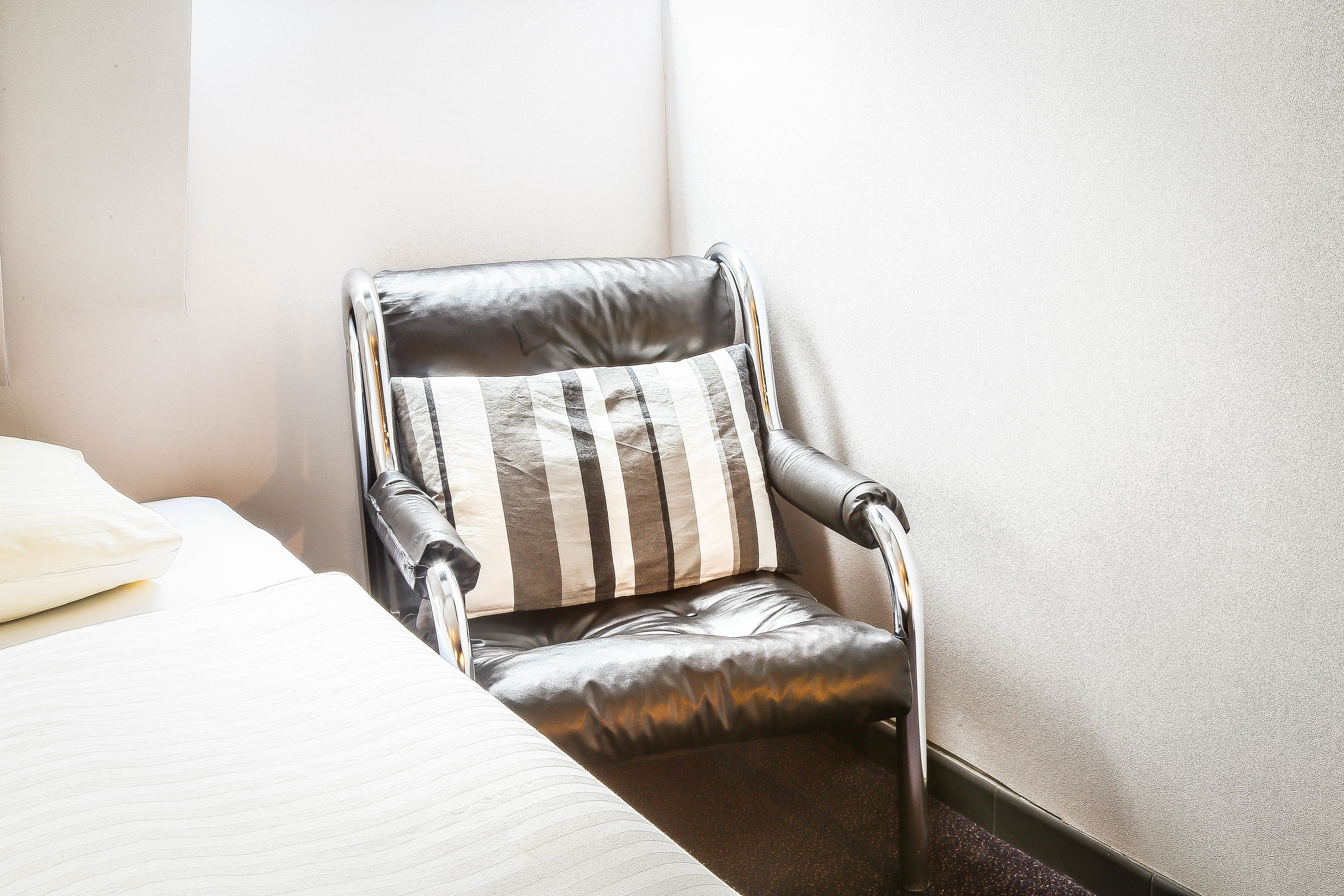 standard single room | in-room safe, free wifi, bed sheets