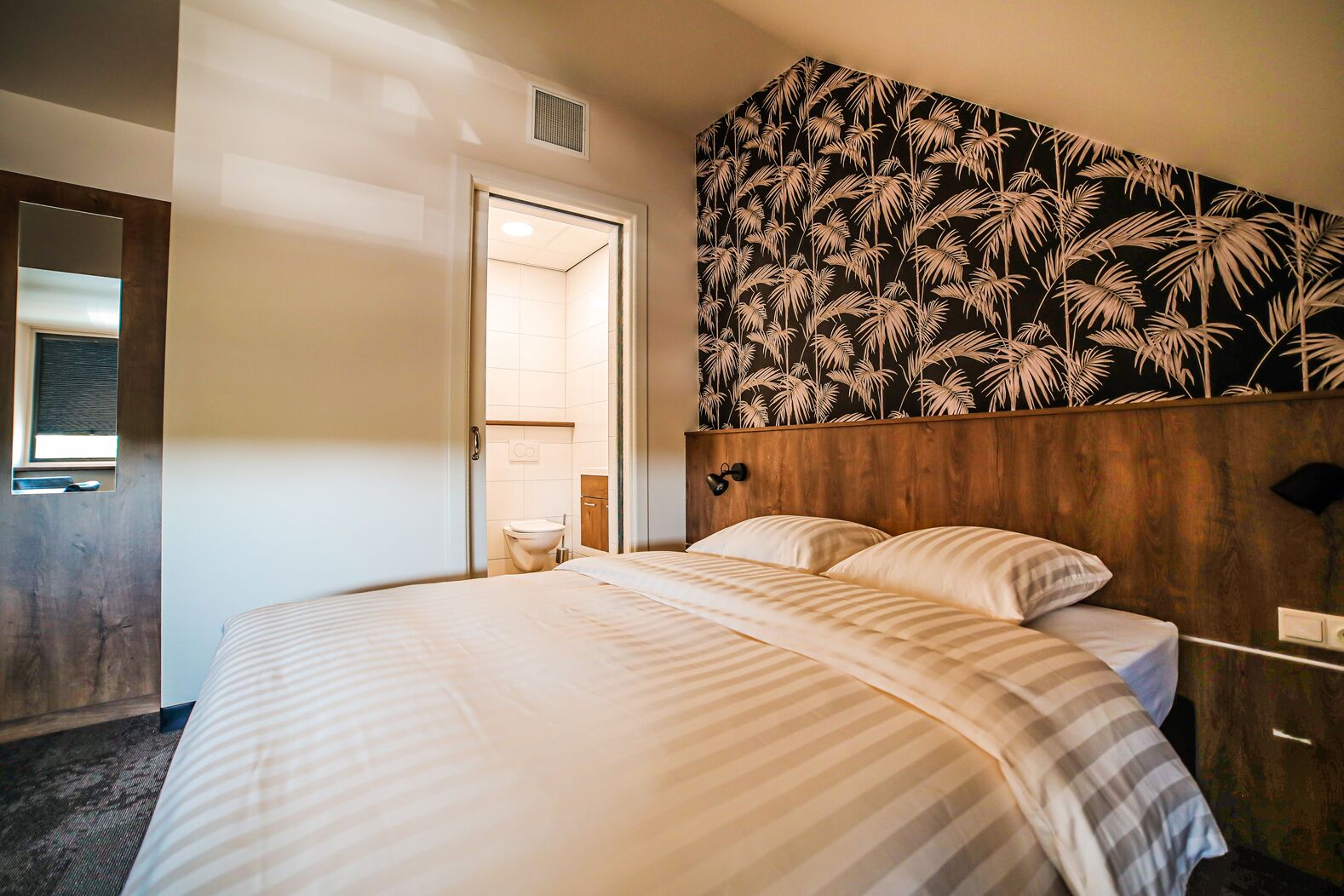 in-room safe, free wifi, bed sheets