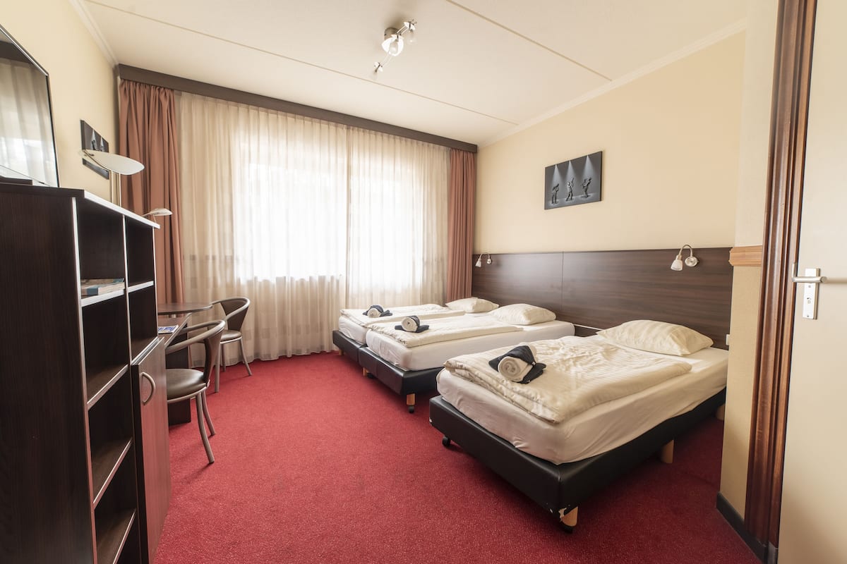 In-room safe, free WiFi, bed sheets