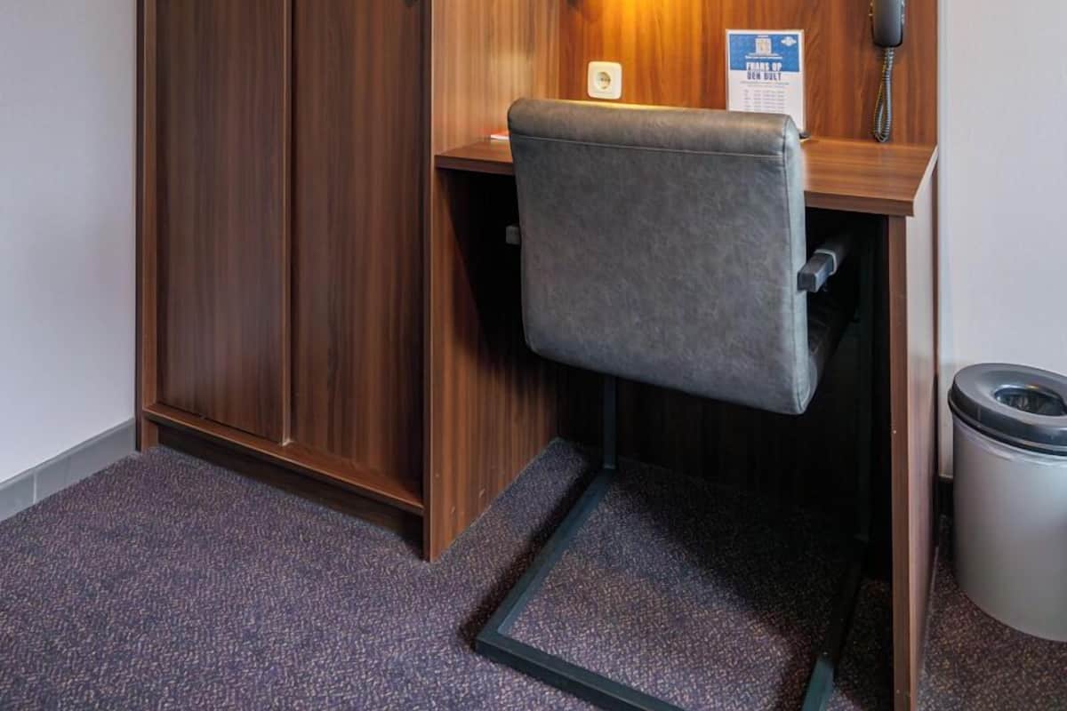 Caja de seguridad en la habitación, wifi gratis y ropa de cama