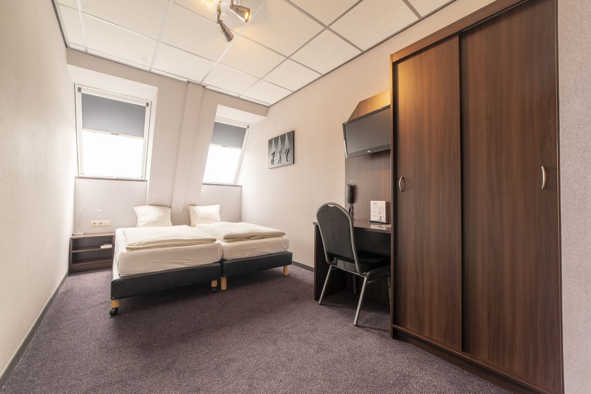 In-room safe, free WiFi, bed sheets