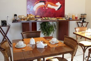 Free daily buffet breakfast
