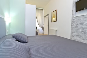 In-room safe, rollaway beds, free WiFi - Room to Rome (Rome)
