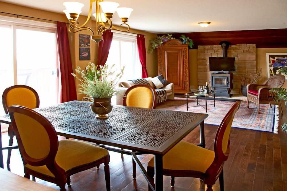 B & B Tekdiv - Dark Island, NY