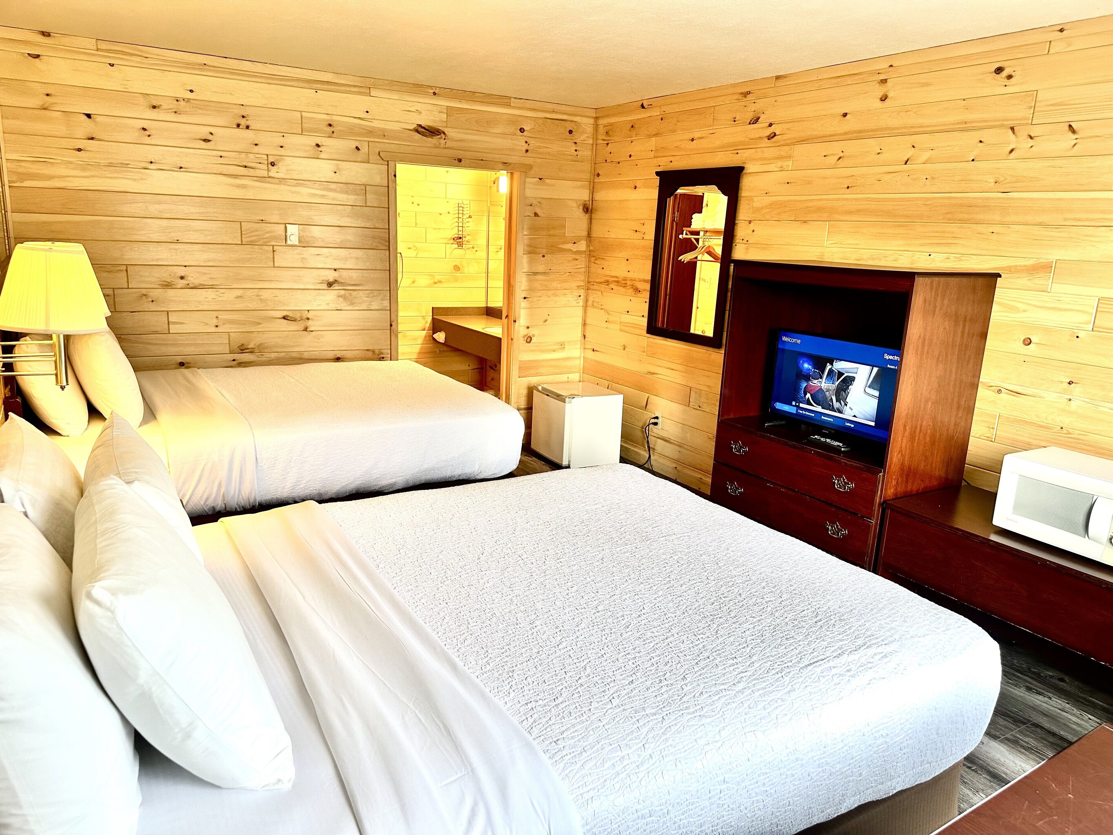 Classic Room | Pillowtop beds, WiFi (free), bed sheets