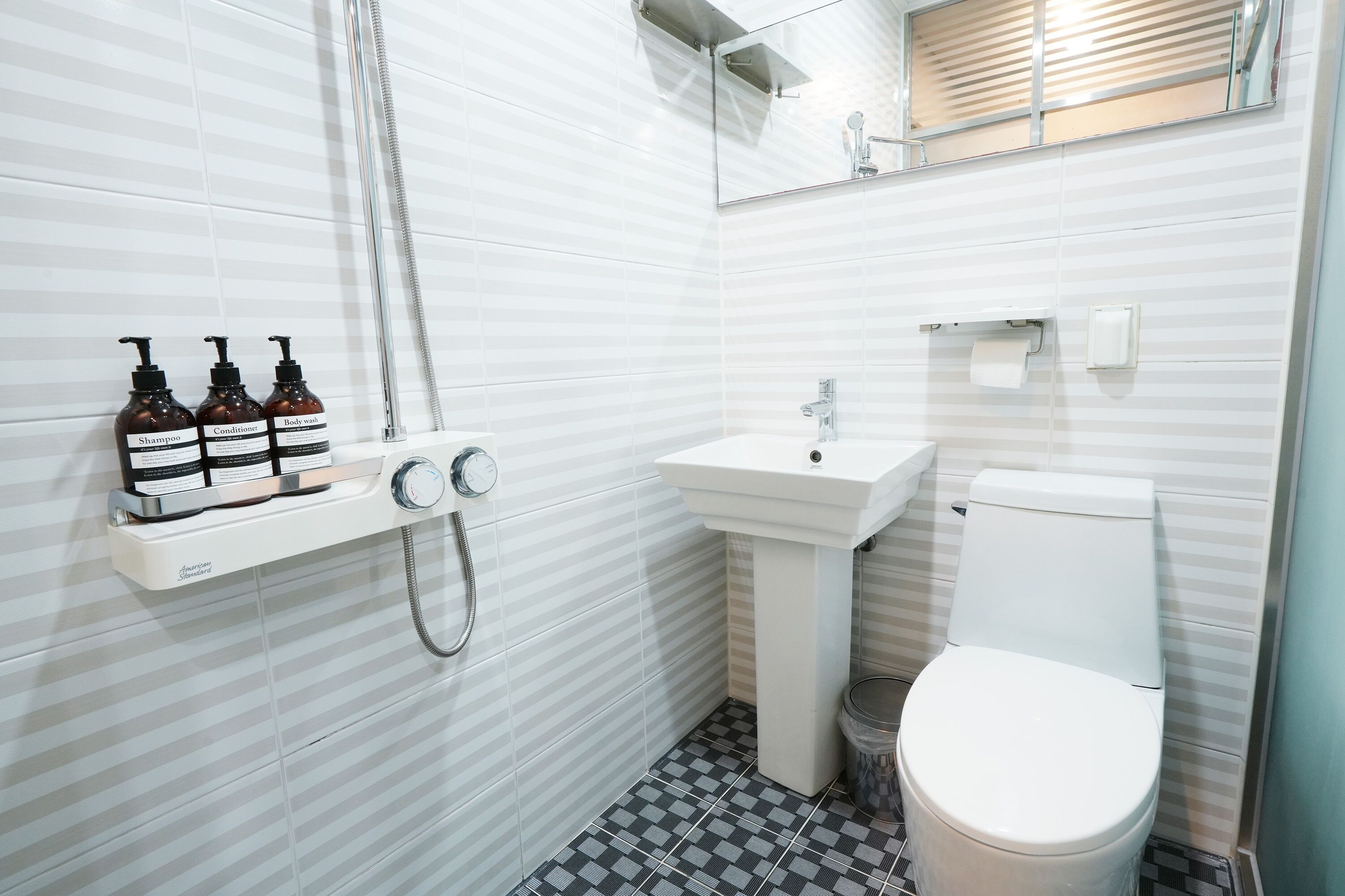 Shower, rainfall showerhead, free toiletries, hair dryer