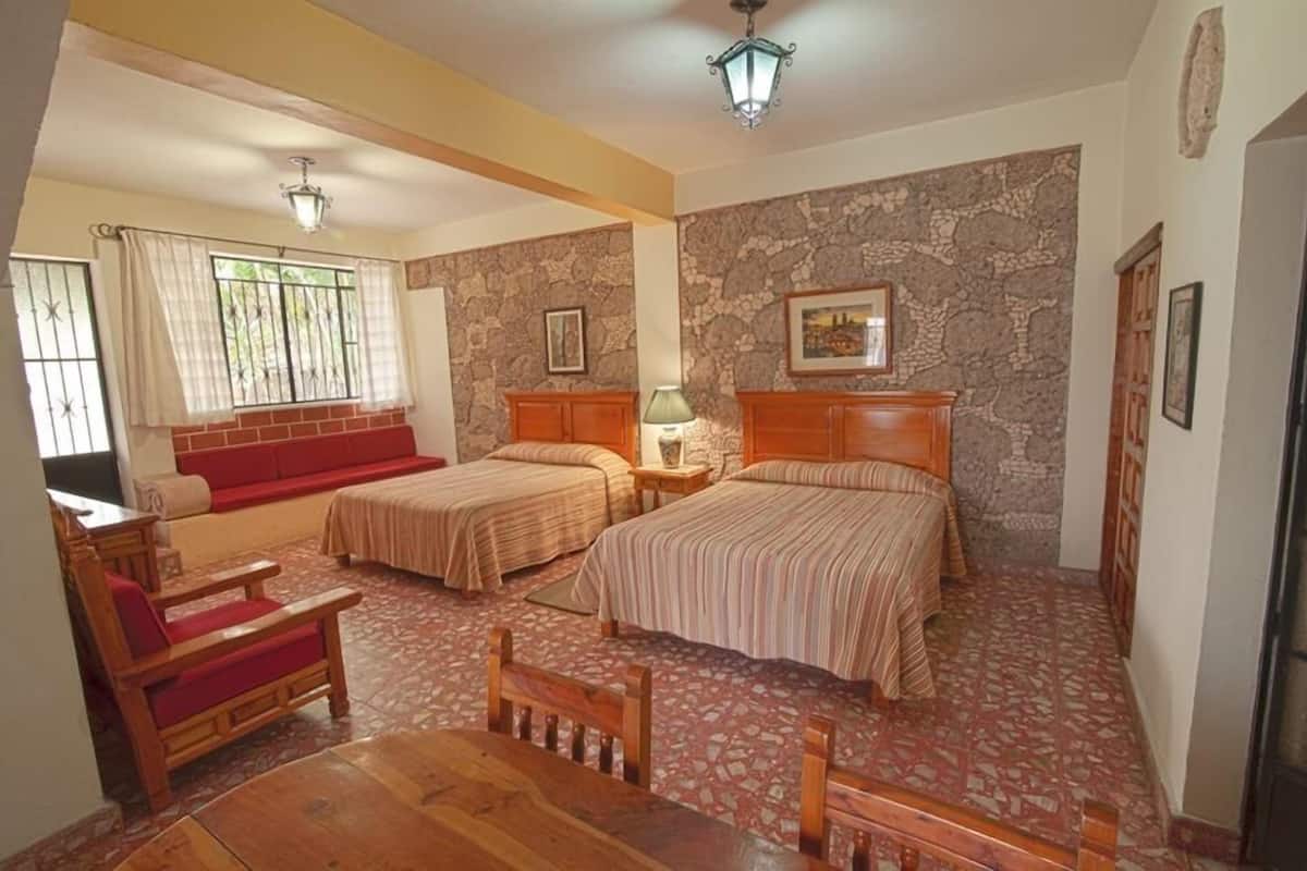 1 slaapkamer, luxe beddengoed, een kluis op de kamer