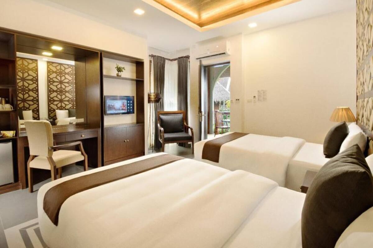 Minibar, in-room safe, desk, rollaway beds (surcharge)