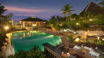 Outdoor pool, an infinity pool, sun loungers