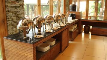 Free daily full breakfast