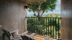 Triple Room | Down comforters, blackout drapes, individually decorated - The Light Inn (Hengchun)