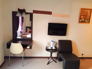 豪華雙床房 | 客房內保險箱、書桌、隔音、熨斗/熨衣板